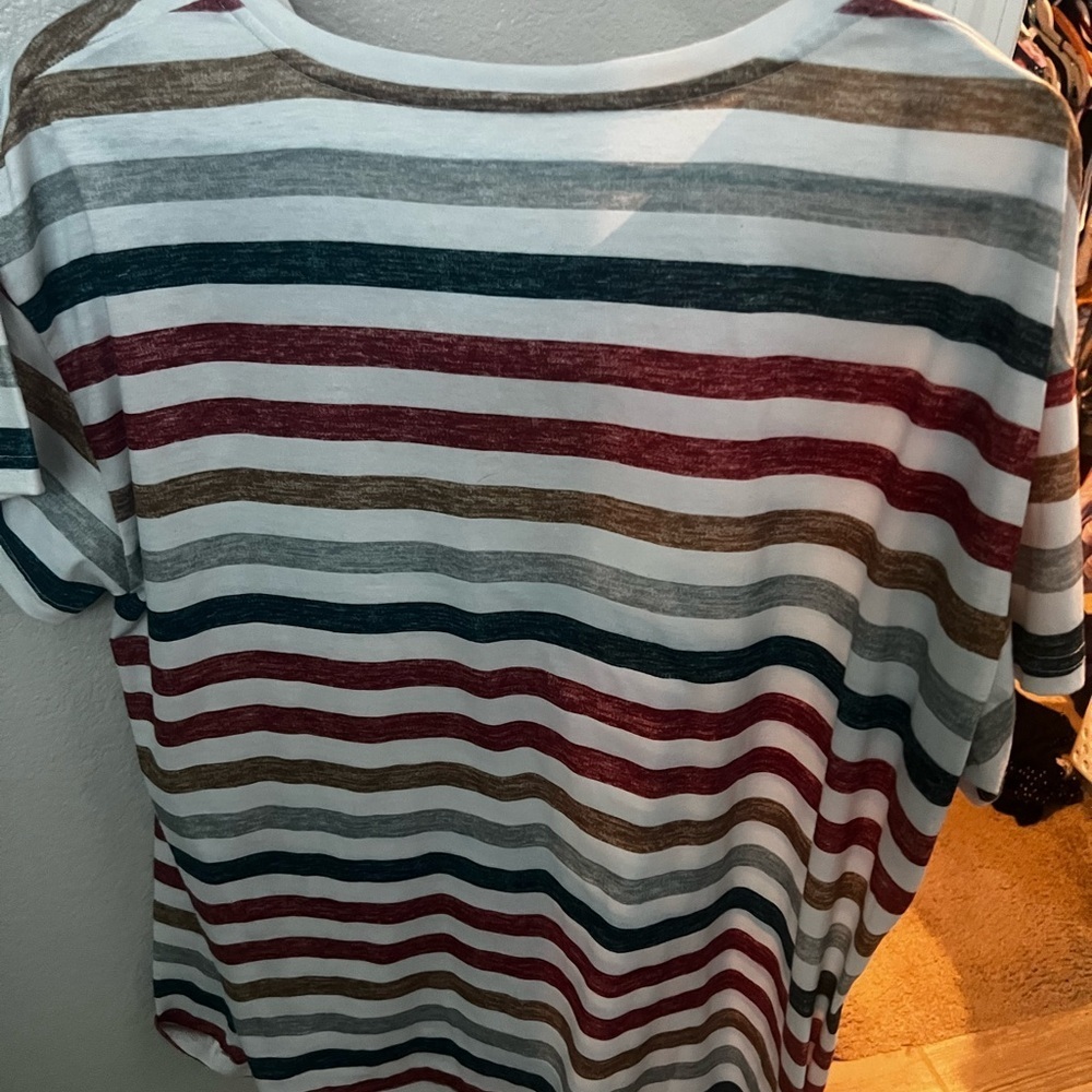 Multicolor Striped V-Neck Tee - Picture 2 of 2
